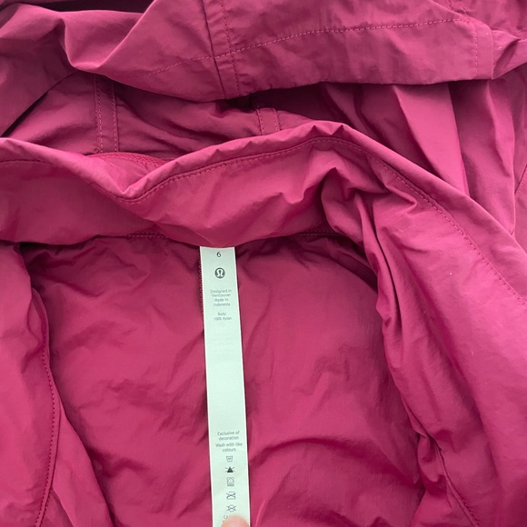Pink lululemon rain Hooded Jacket - Picture 4 of 4